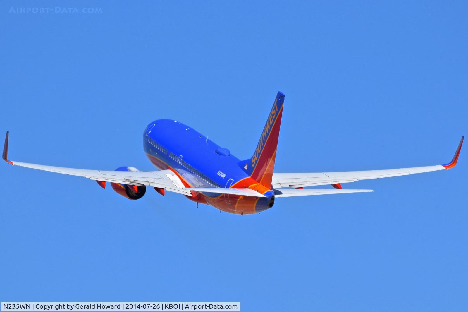 N235WN, 2006 Boeing 737-7H4 C/N 34630, Departing KBOI.