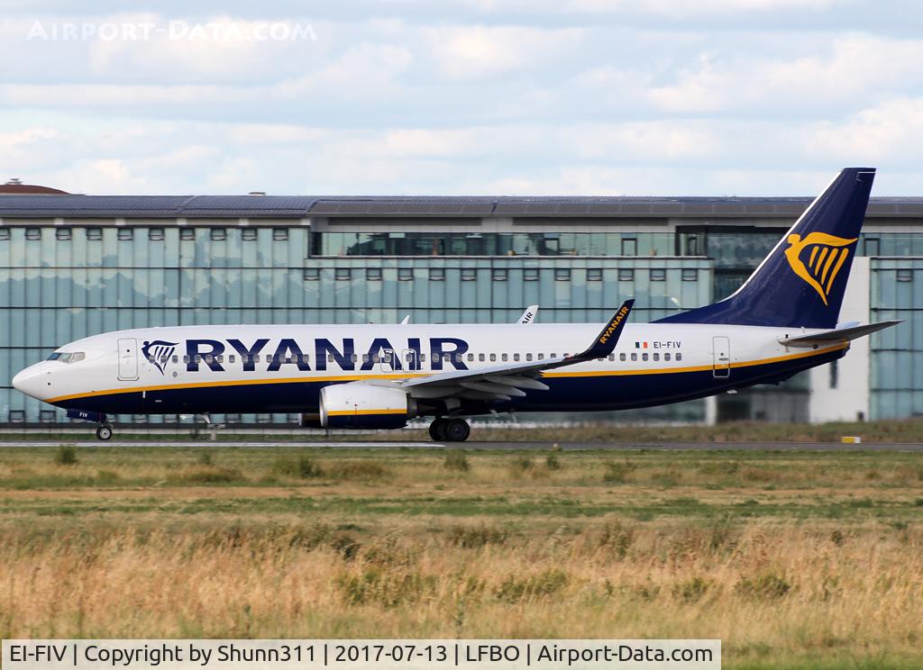 EI-FIV, 2015 Boeing 737-8AS C/N 44705, Ready for take off from rwy 32R