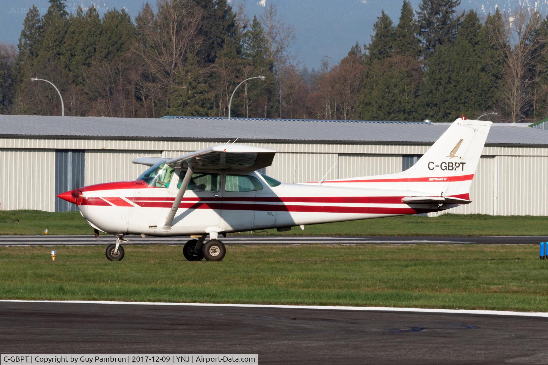 C-GBPT, 1979 Cessna 172N Skyhawk II C/N 17272631, Departing