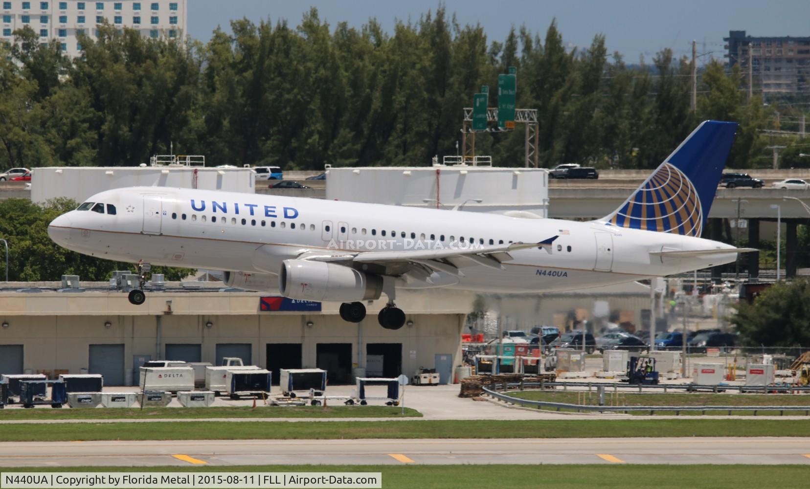 N440UA, 1997 Airbus A320-232 C/N 702, United