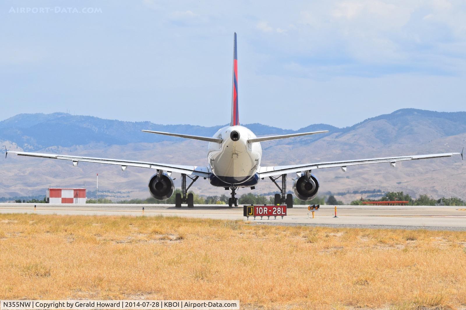 N355NW, 1998 Airbus A320-212 C/N 807, Turning onto RWY 10R.