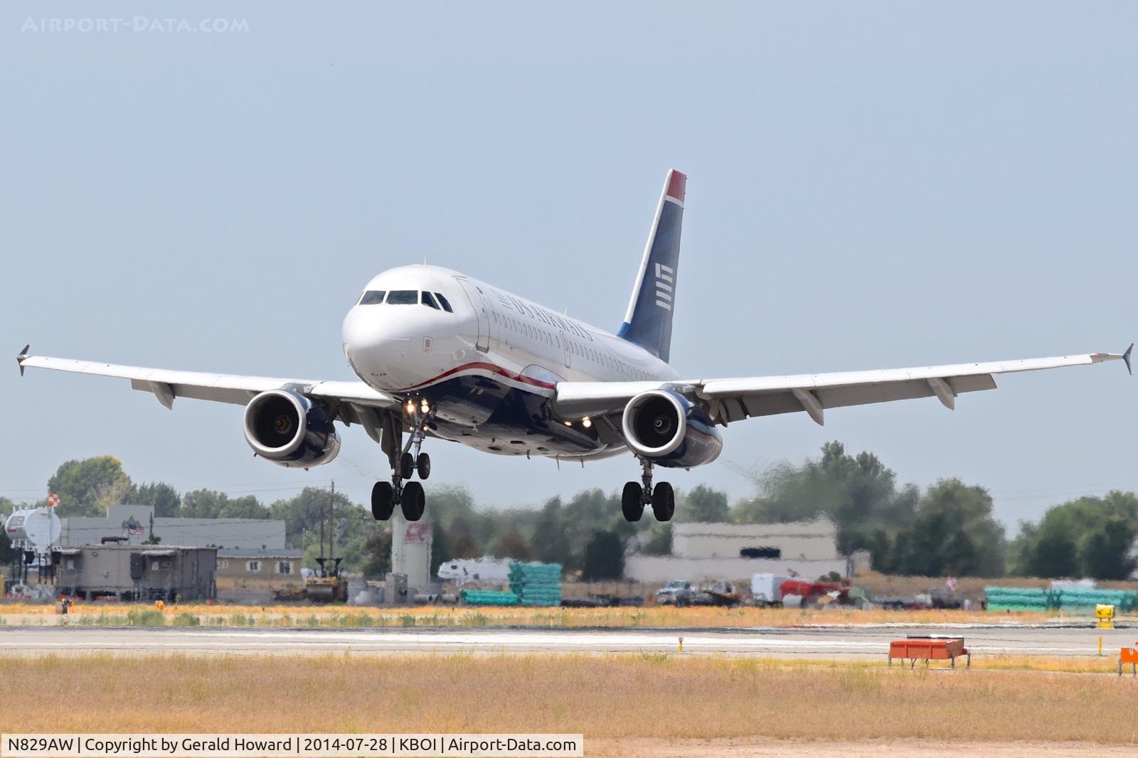 N829AW, 2001 Airbus A319-132 C/N 1563, On approach to RWY 10R.