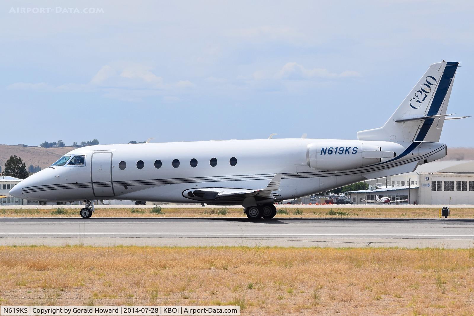 N619KS, 2006 Israel Aircraft Industries Gulfstream 200 C/N 151, Starting take off on RWY 10R.