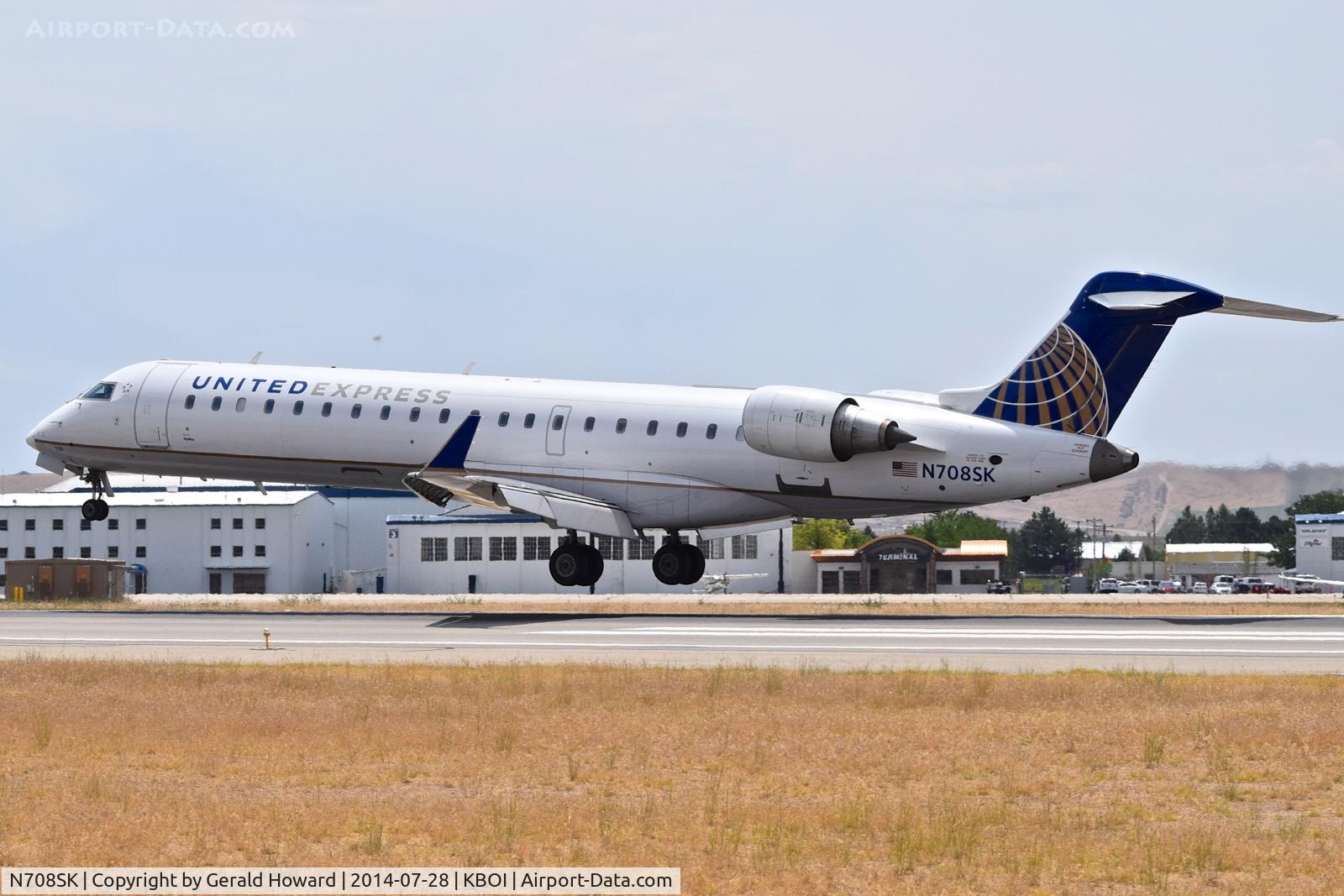 N708SK, 2004 Bombardier CRJ-701ER (CL-600-2C10) Regional Jet C/N 10156, Landing RWY 10R.