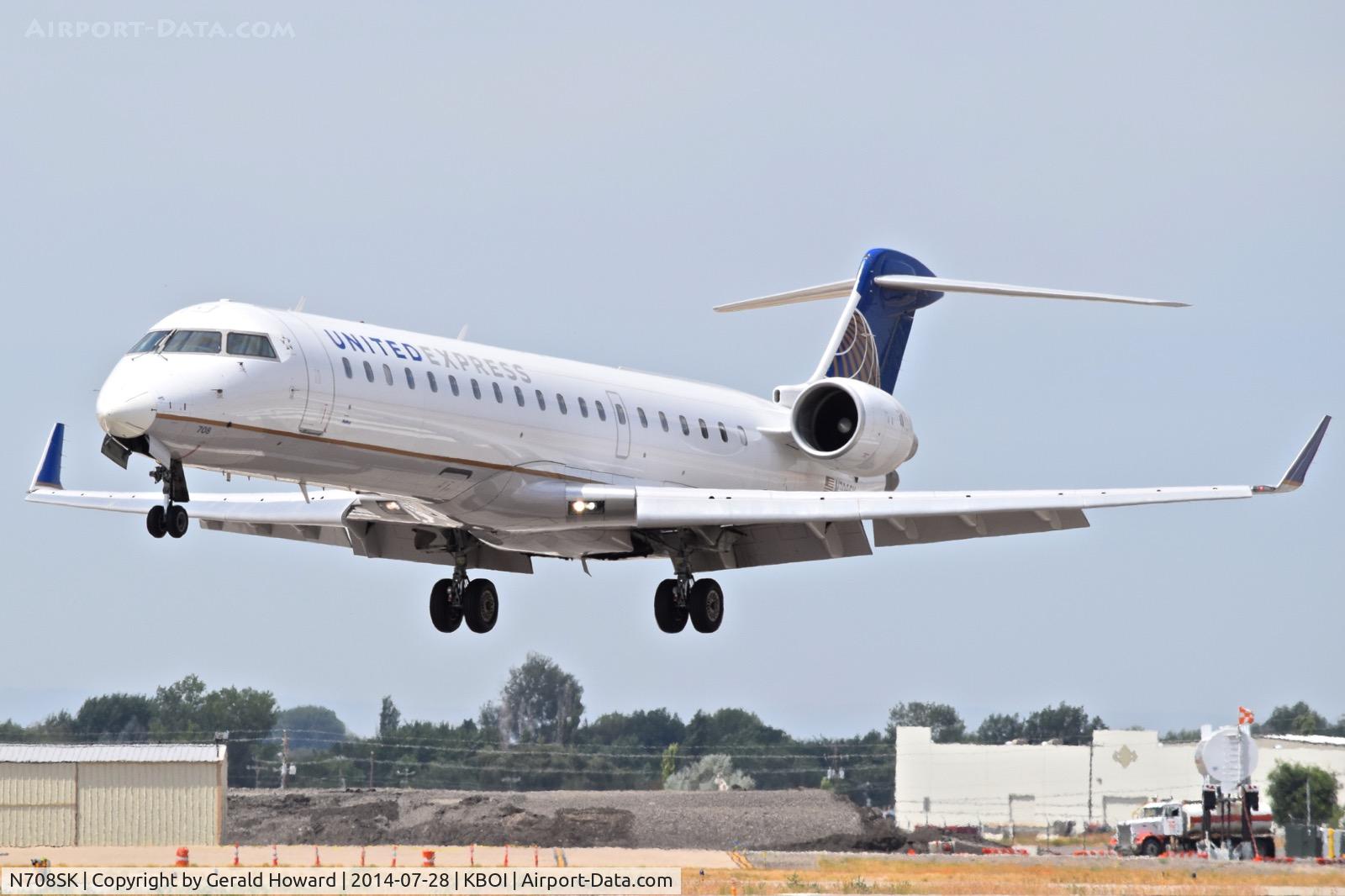 N708SK, 2004 Bombardier CRJ-701ER (CL-600-2C10) Regional Jet C/N 10156, Landing RWY 10R.