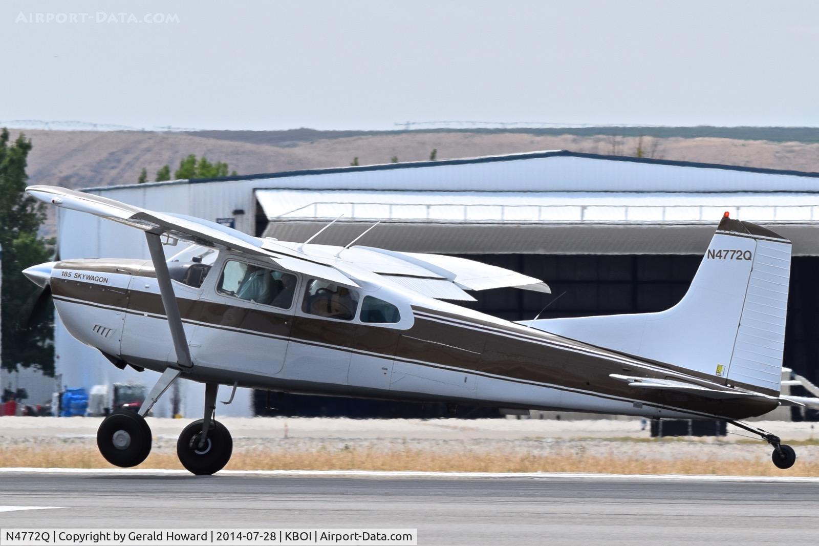 N4772Q, 1967 Cessna A185E Skywagon 185 C/N 185-1239, Just lifting off on RWY 10R.