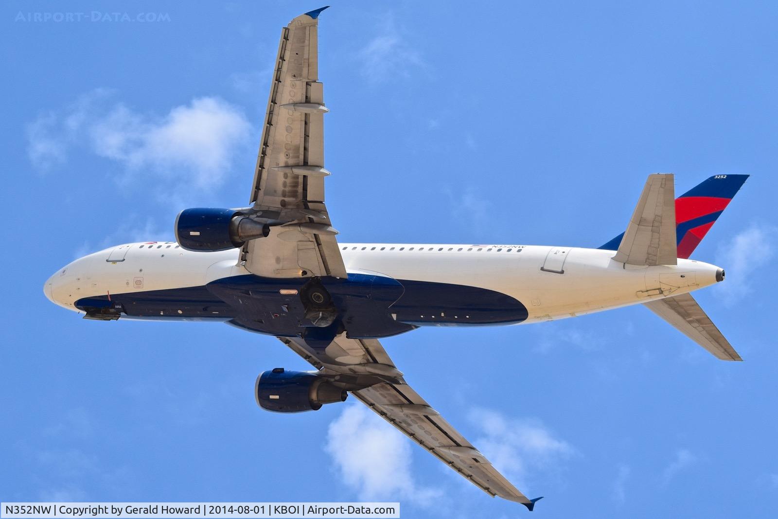 N352NW, 1998 Airbus A320-212 C/N 778, Departing BOI.