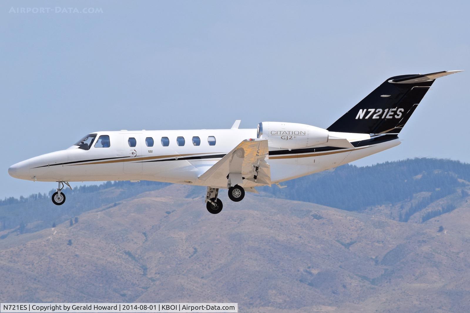 N721ES, Cessna 525A CitationJet CJ2+ C/N 525A0452, Landing RWY 28L.