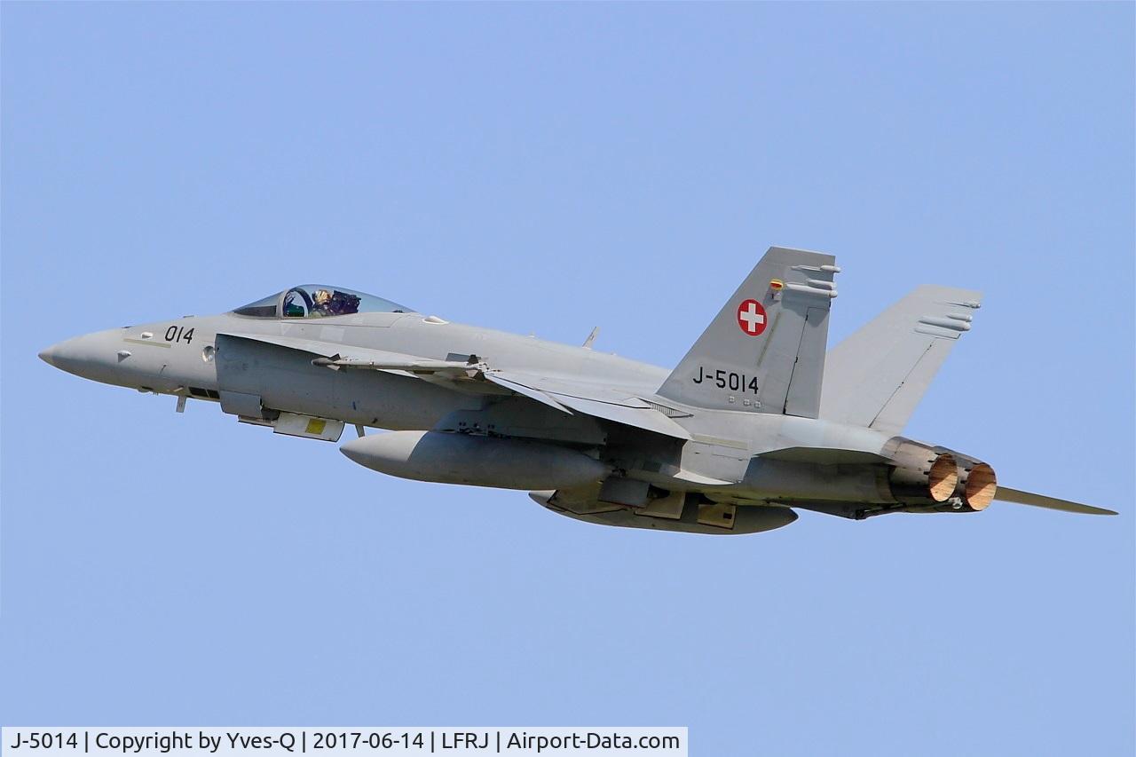 J-5014, McDonnell Douglas F/A-18C Hornet C/N 1359, Swiss Air Force McDonnell Douglas FA-18C Hornet, Take off rwy 26, Landivisiau Naval Air Base (LFRJ) Tiger Meet 2017