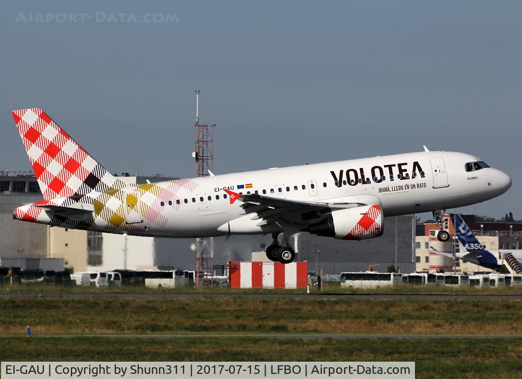 EI-GAU, 2004 Airbus A319-111 C/N 2318, Landing rwy 32R