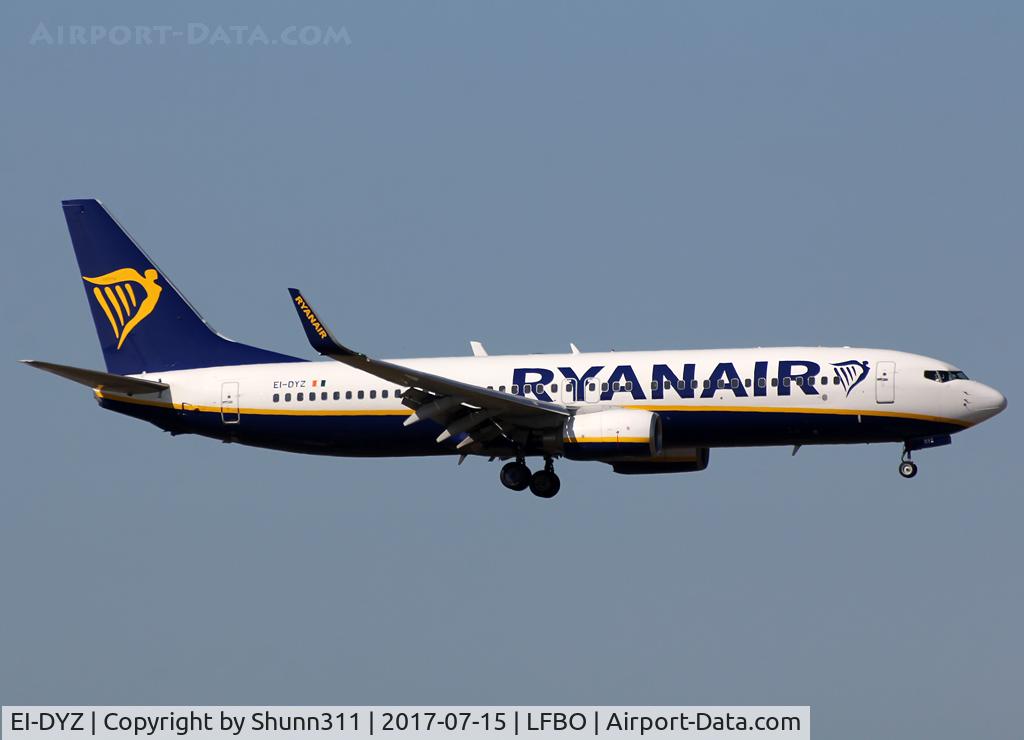 EI-DYZ, 2008 Boeing 737-8AS C/N 37518, Landing rwy 32L