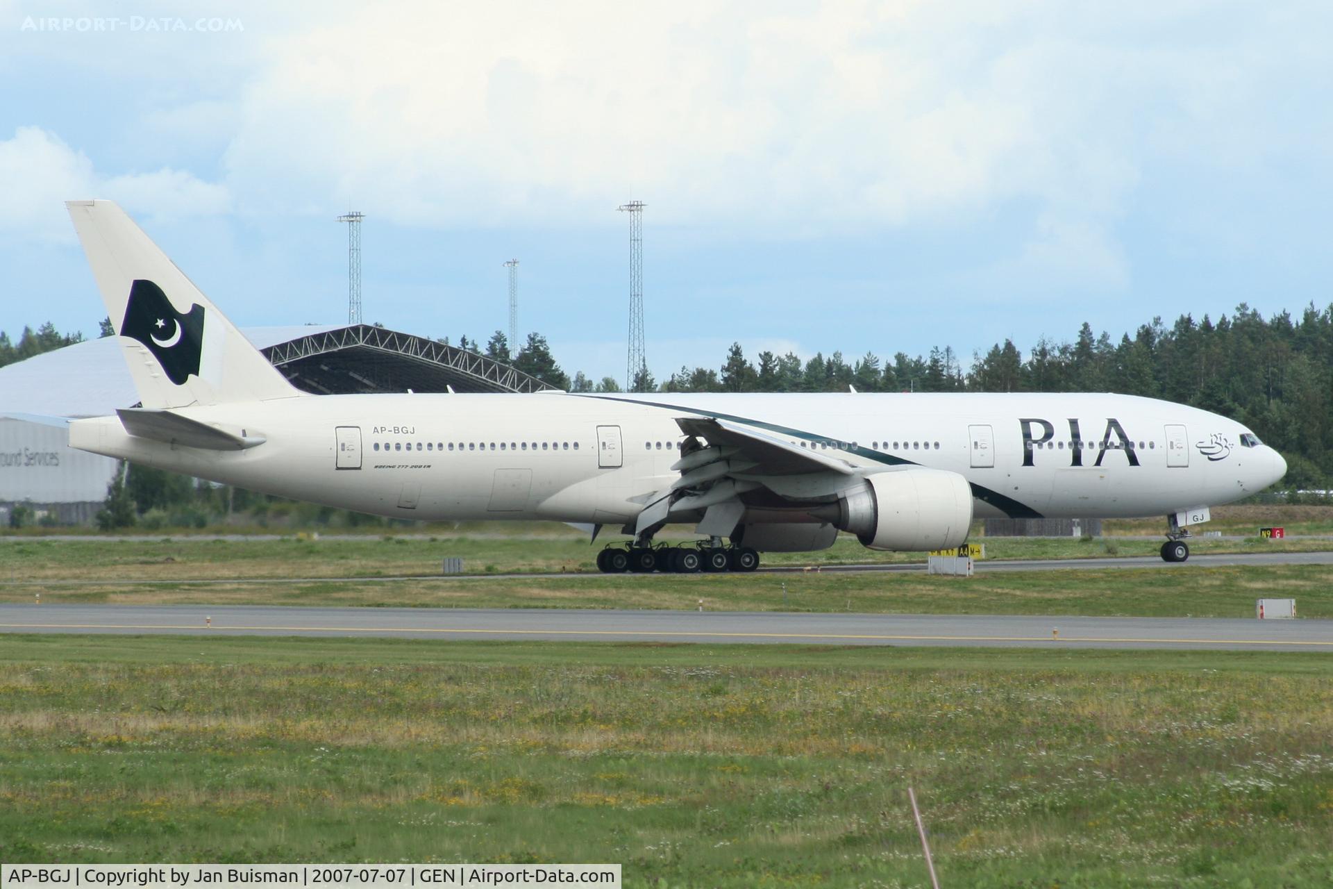 AP-BGJ, 2003 Boeing 777-240/ER C/N 33775, PIA
