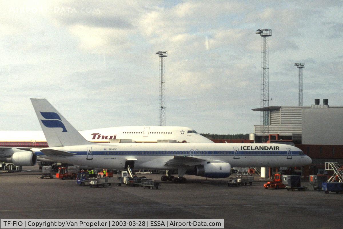TF-FIO, 1999 Boeing 757-208 C/N 29436, Icelandair Boeing 757-208 at the terminal at Stockholm Arlanda airport, Sweden, 2003