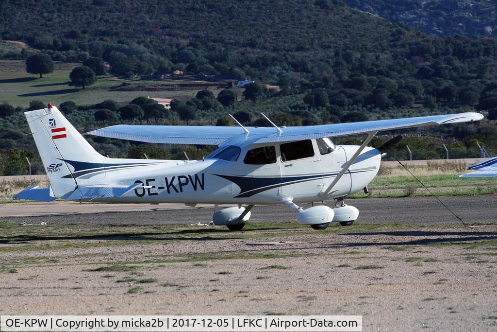 OE-KPW, 2004 Cessna 172S C/N 172S9706, Parked
