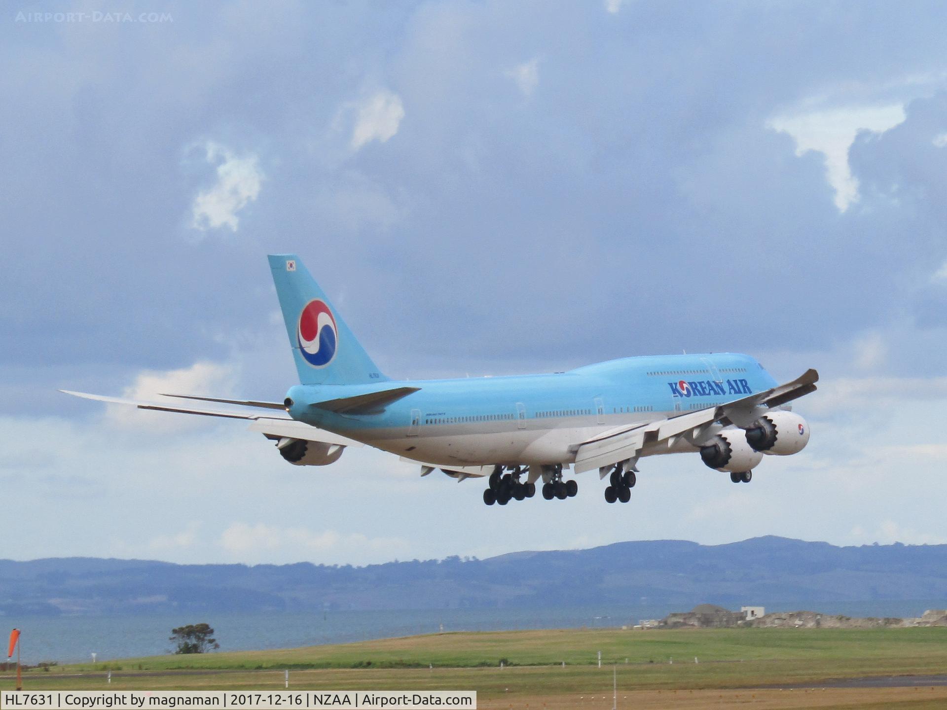 HL7631, 2015 Boeing 747-8B5 C/N 40906, over threshold