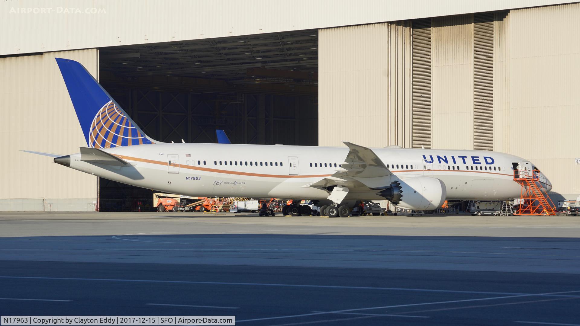 N17963, 2016 Boeing 787-9 Dreamliner C/N 37812, SFO 2017.