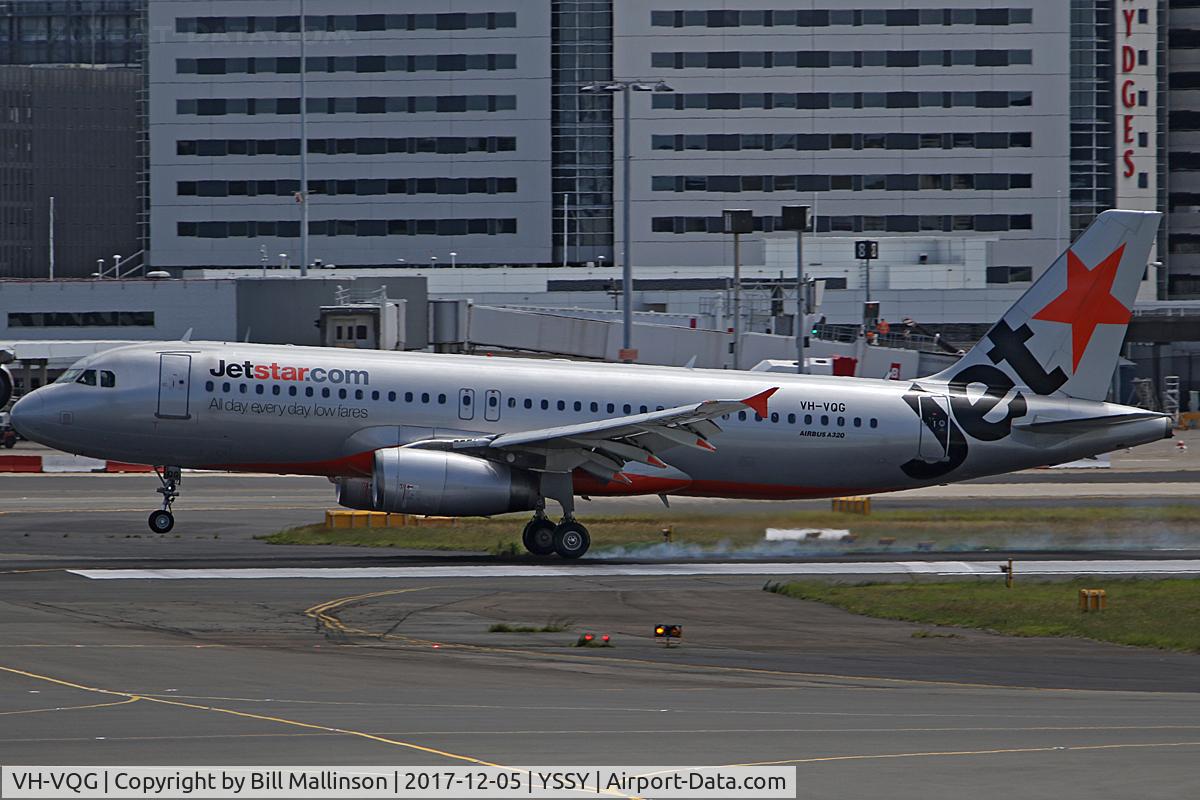 VH-VQG, 2006 Airbus A320-232 C/N 2787, in onto 16R