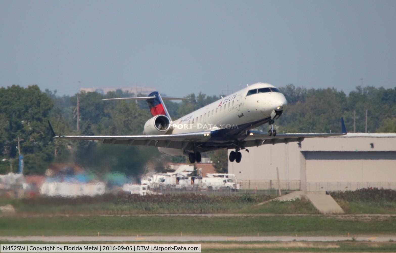 N452SW, 2002 Bombardier CRJ-200ER (CL-600-2B19) C/N 7716, Delta Connection
