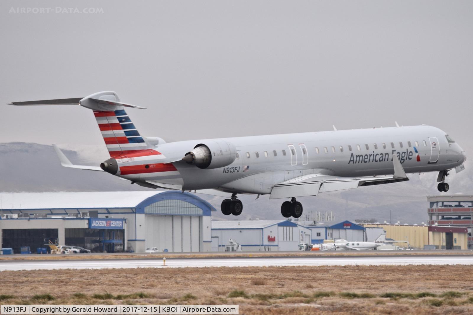 N913FJ, 2004 Bombardier CRJ-900ER (CL-600-2D24) C/N 15013, Landing RWY 10L.