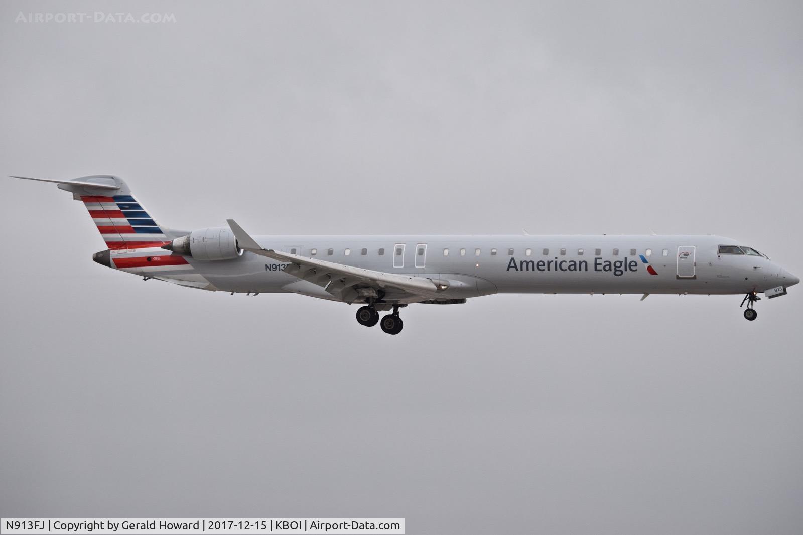 N913FJ, 2004 Bombardier CRJ-900ER (CL-600-2D24) C/N 15013, Approach to RWY 10L.