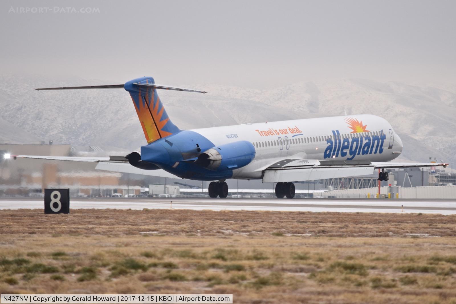 N427NV, 1986 McDonnell Douglas MD-82 (DC-9-82) C/N 49436, Landing RWY 10R.