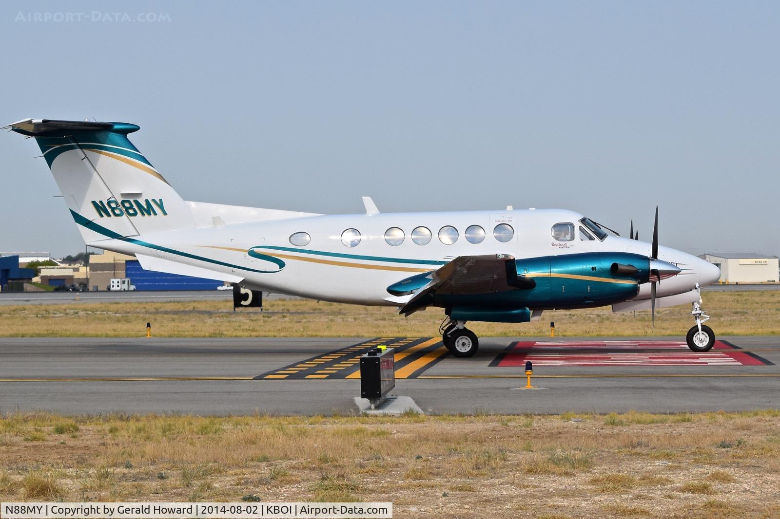 N88MY, 1983 Beech B200 King Air King Air C/N BB-1142, Holding in-between the runways.