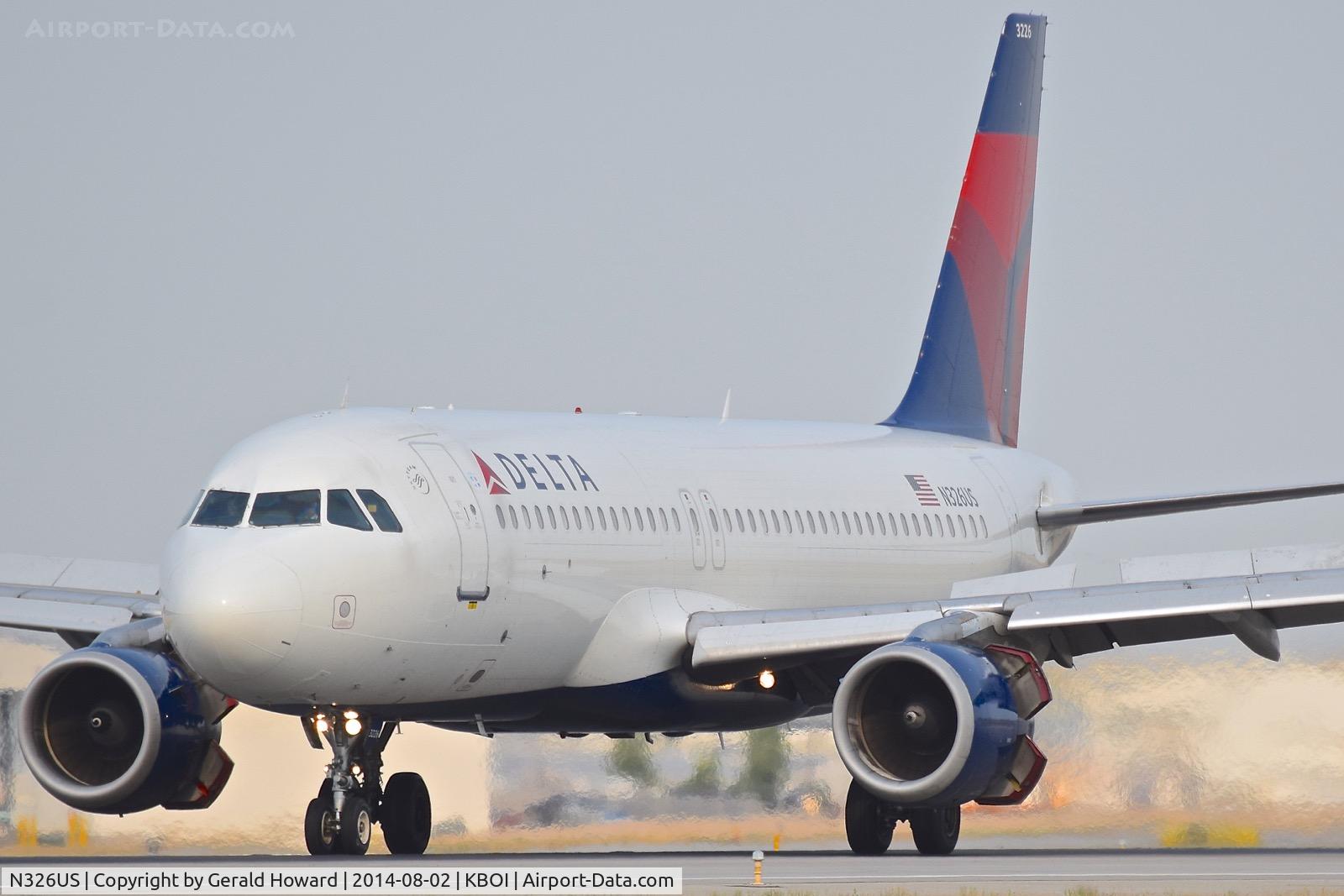 N326US, 1992 Airbus A320-211 C/N 282, Landing roll out with reverse thrusters.