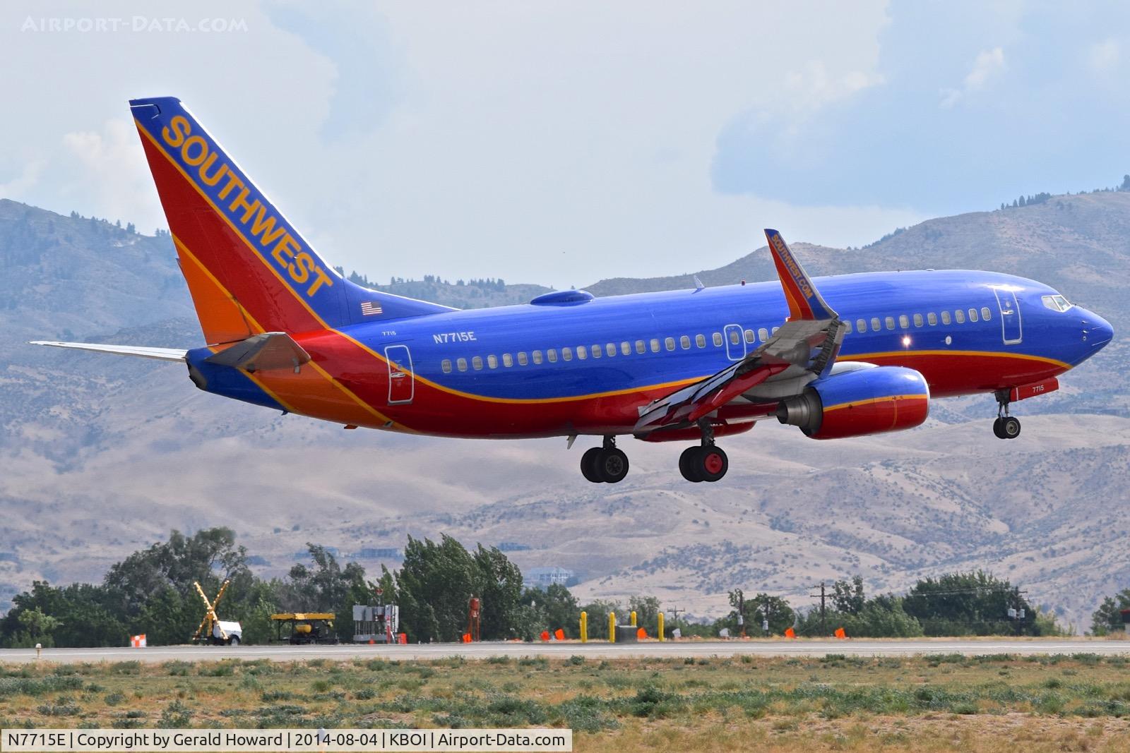 N7715E, 2005 Boeing 737-7BD C/N 33921, Landing RWY 10R.