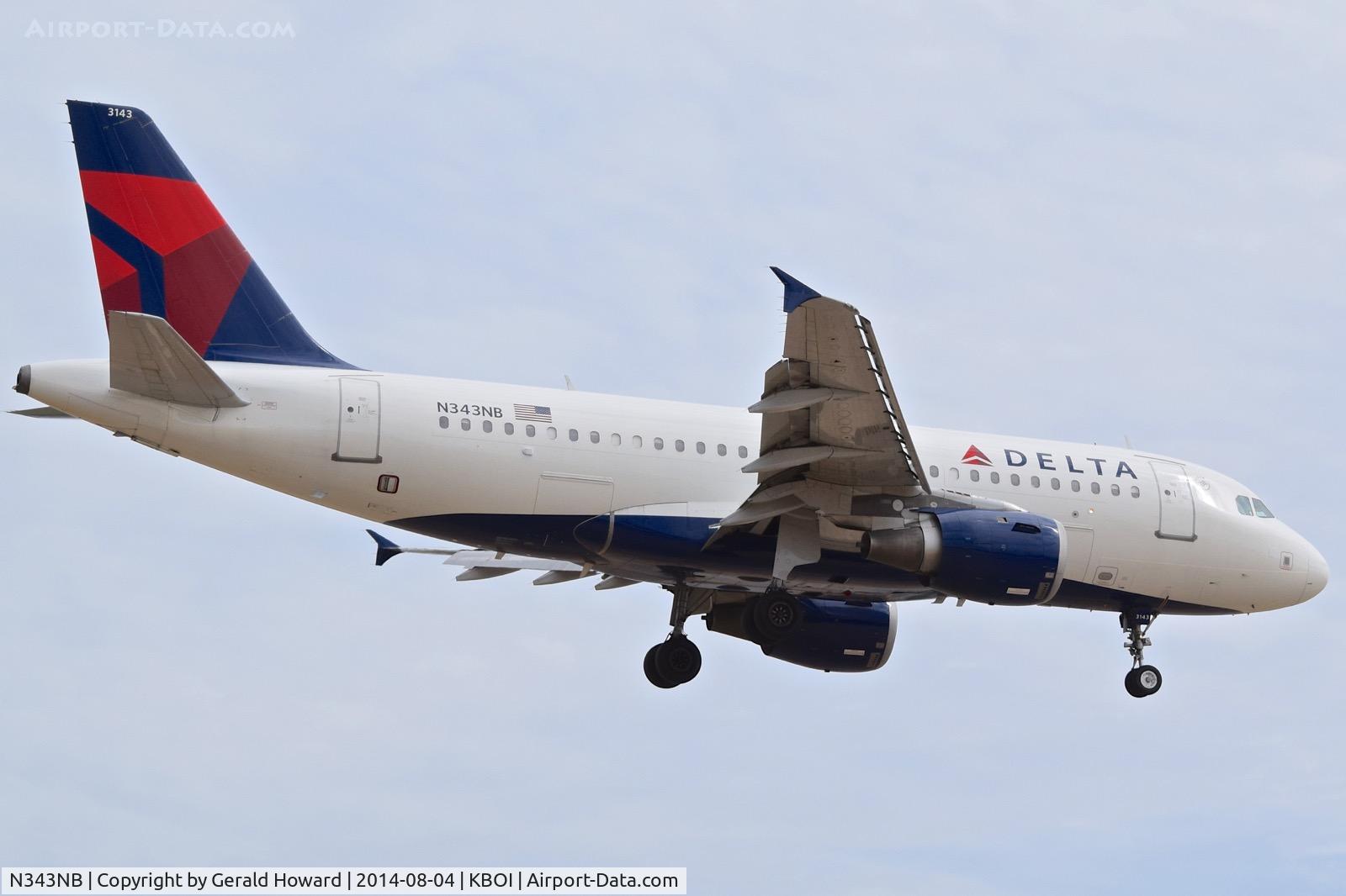 N343NB, 2002 Airbus A319-114 C/N 1752, Landing RWY 10R.