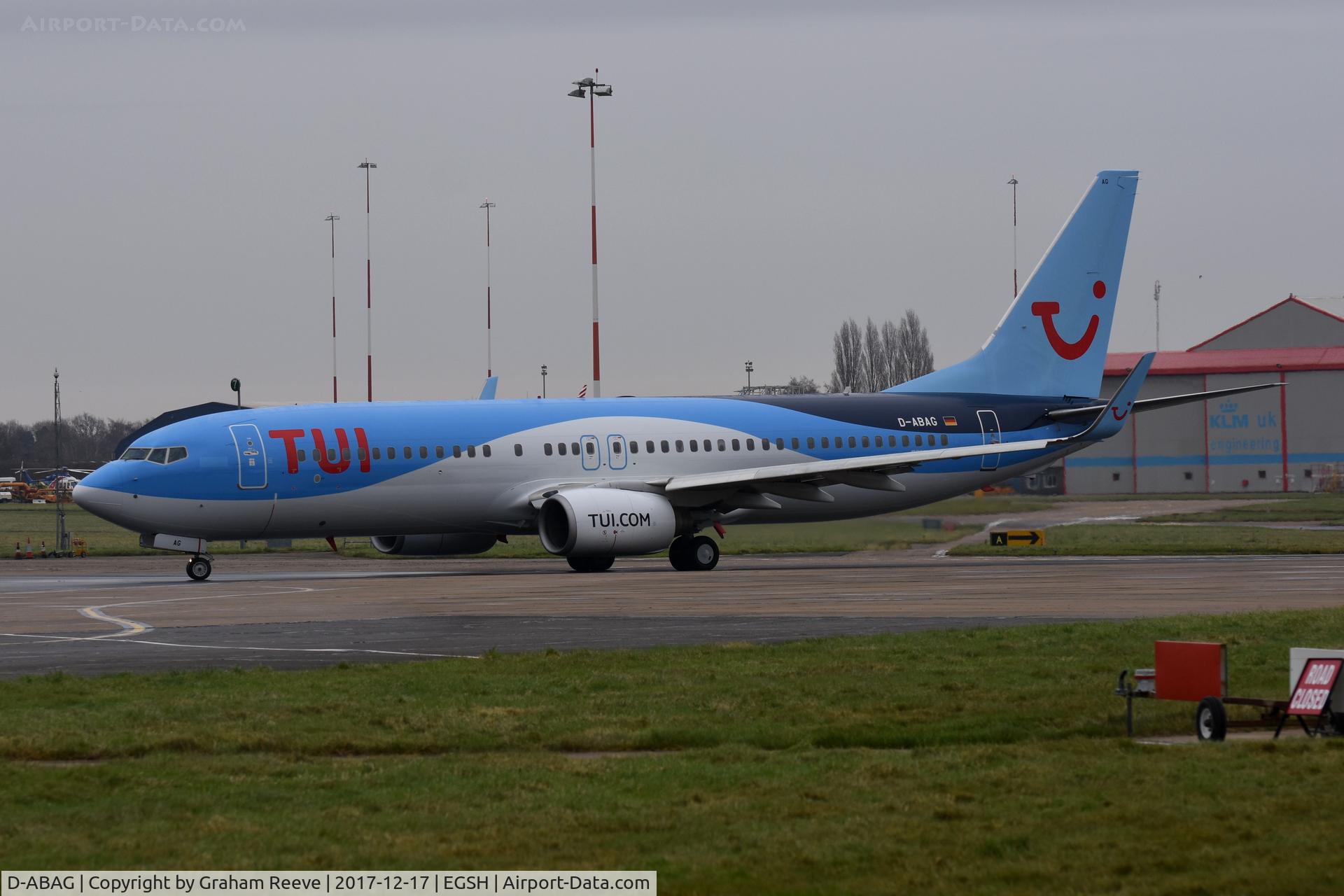 D-ABAG, 2001 Boeing 737-86J C/N 30879, Departing in a new colour scheme of TUI.