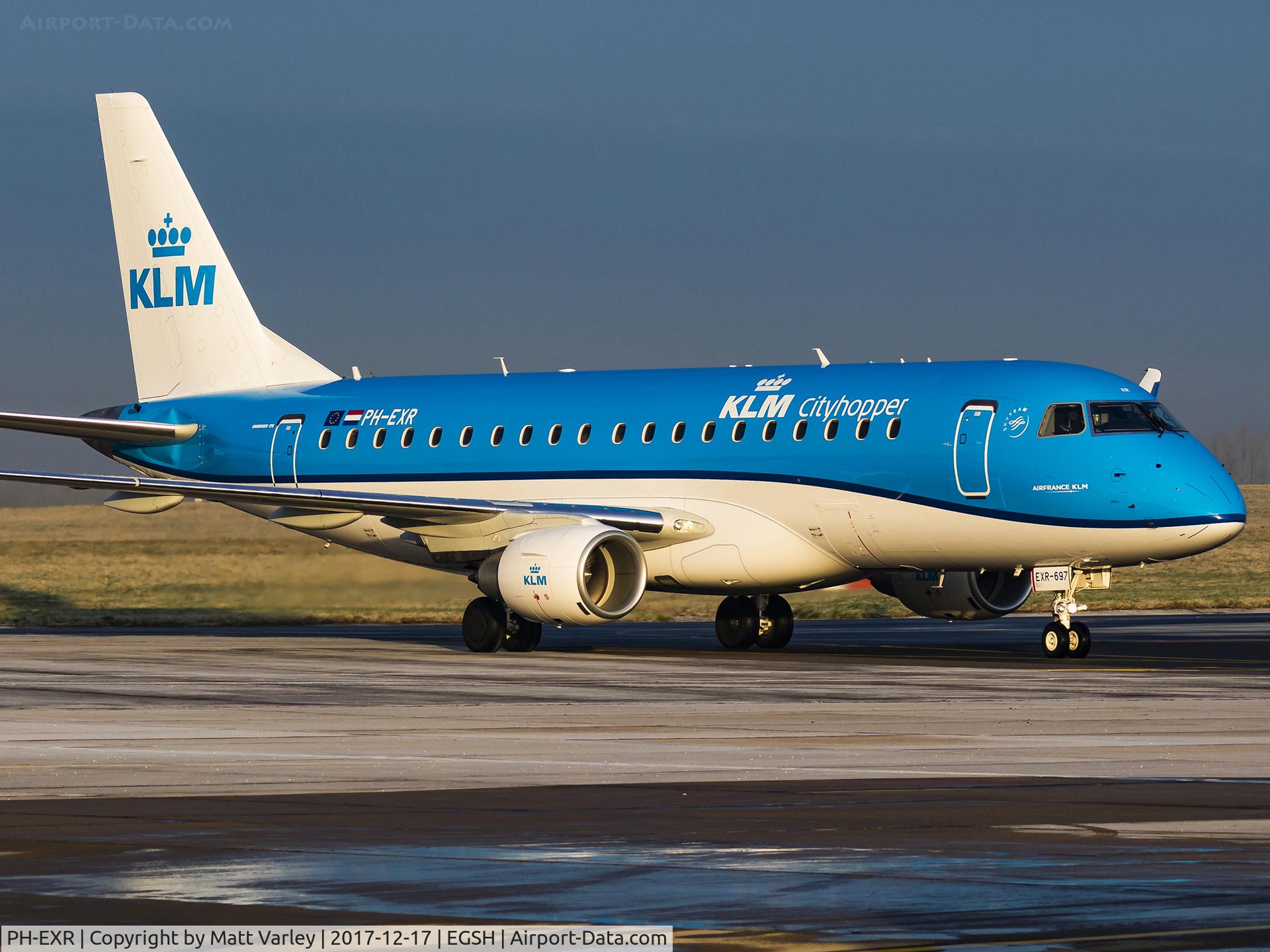 PH-EXR, 2017 Embraer 175STD (ERJ-170-200STD) C/N 17000697, Taxiing to stand 4 @ NWI in some lovely winter sun.....