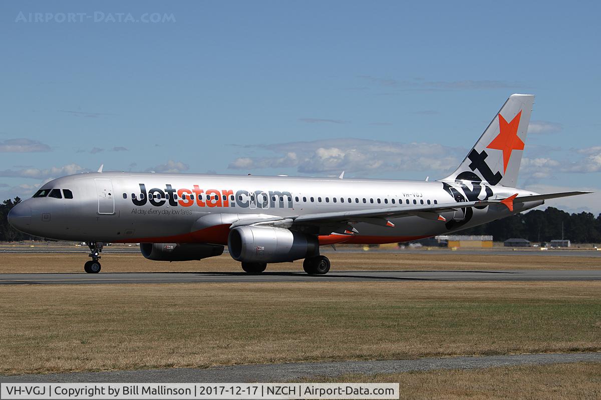 VH-VGJ, 2010 Airbus A320-214 C/N 4460, taxi to A6 for 02