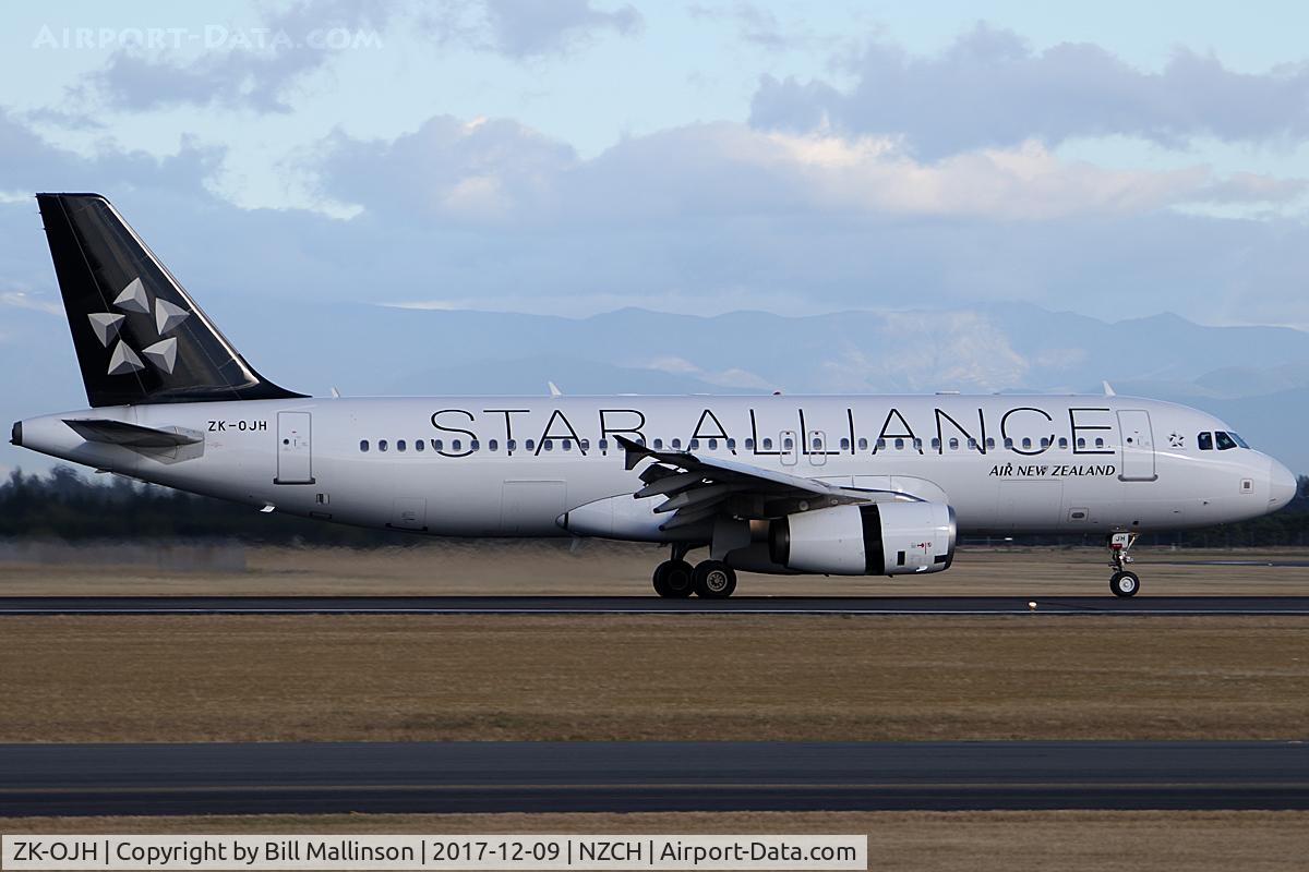 ZK-OJH, 2004 Airbus A320-232 C/N 2257, in onto 02
