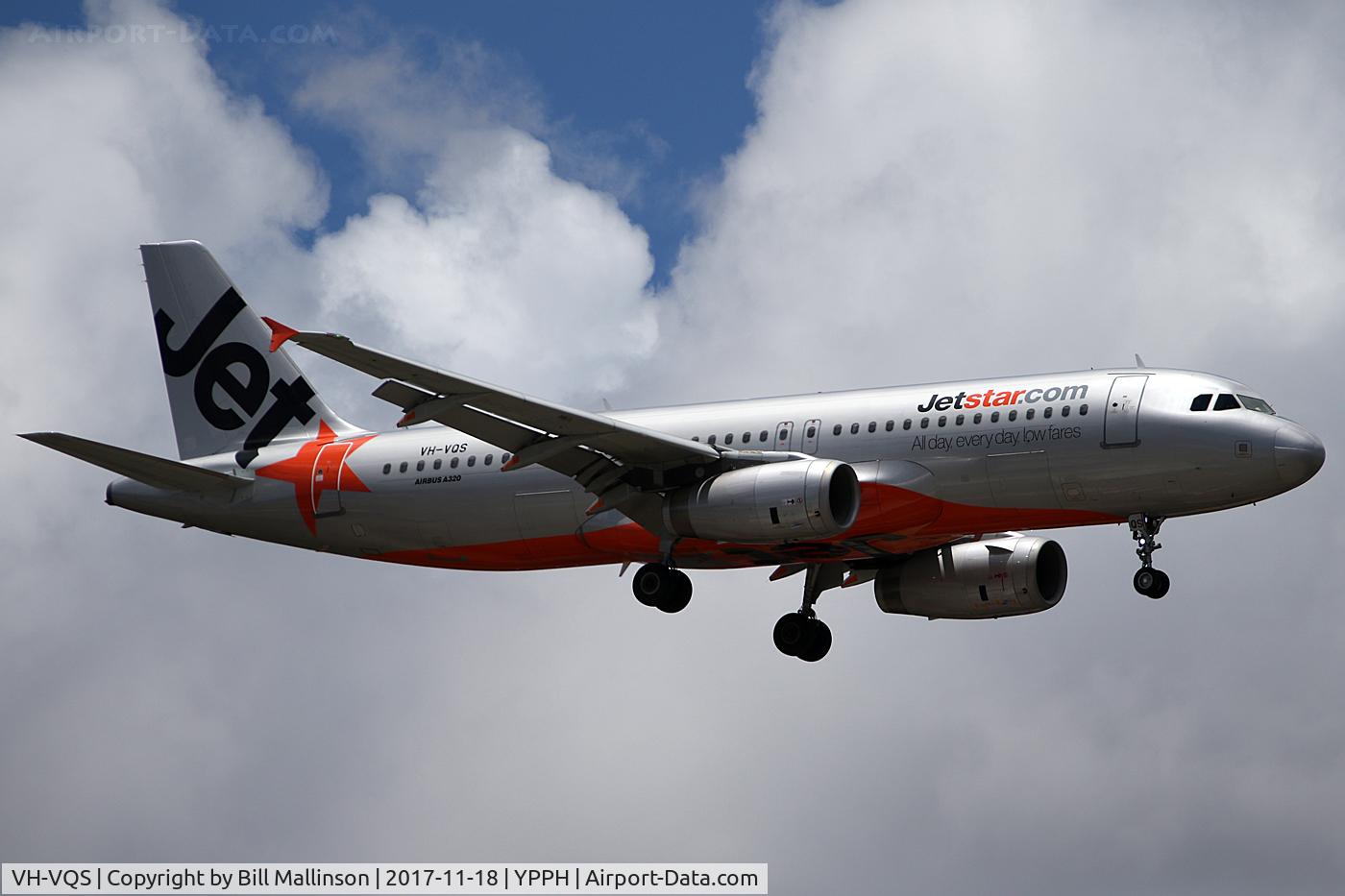 VH-VQS, 2005 Airbus A320-232 C/N 2515, finals