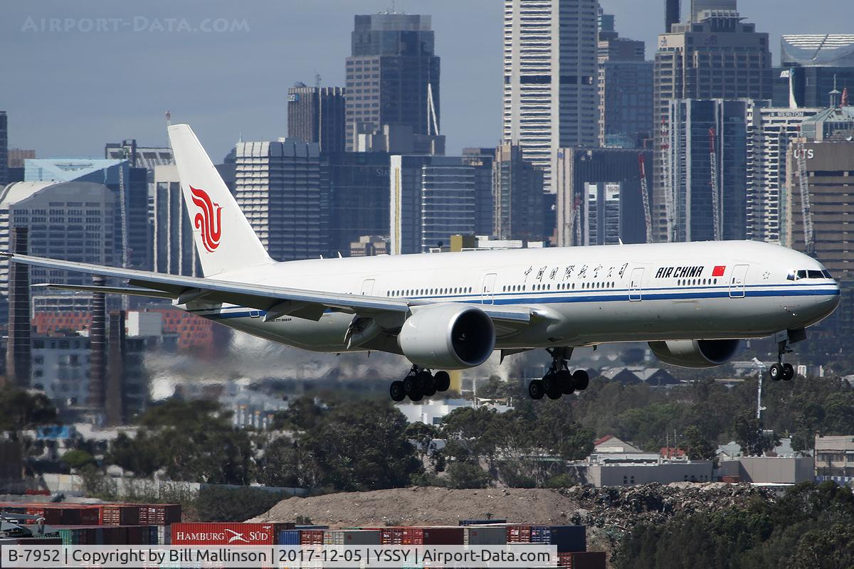 B-7952, 2016 Boeing 777-39L/ER C/N 63352, finals for CA173