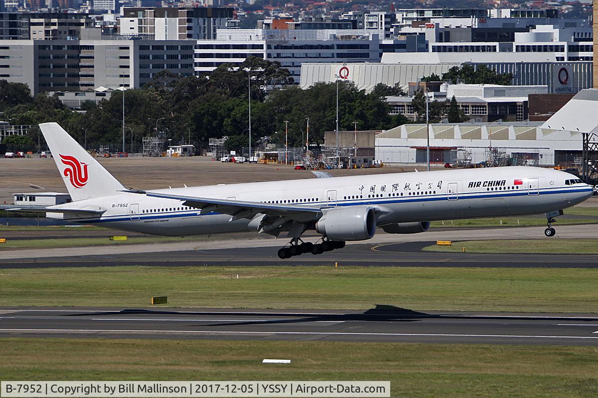 B-7952, 2016 Boeing 777-39L/ER C/N 63352, onto 16R