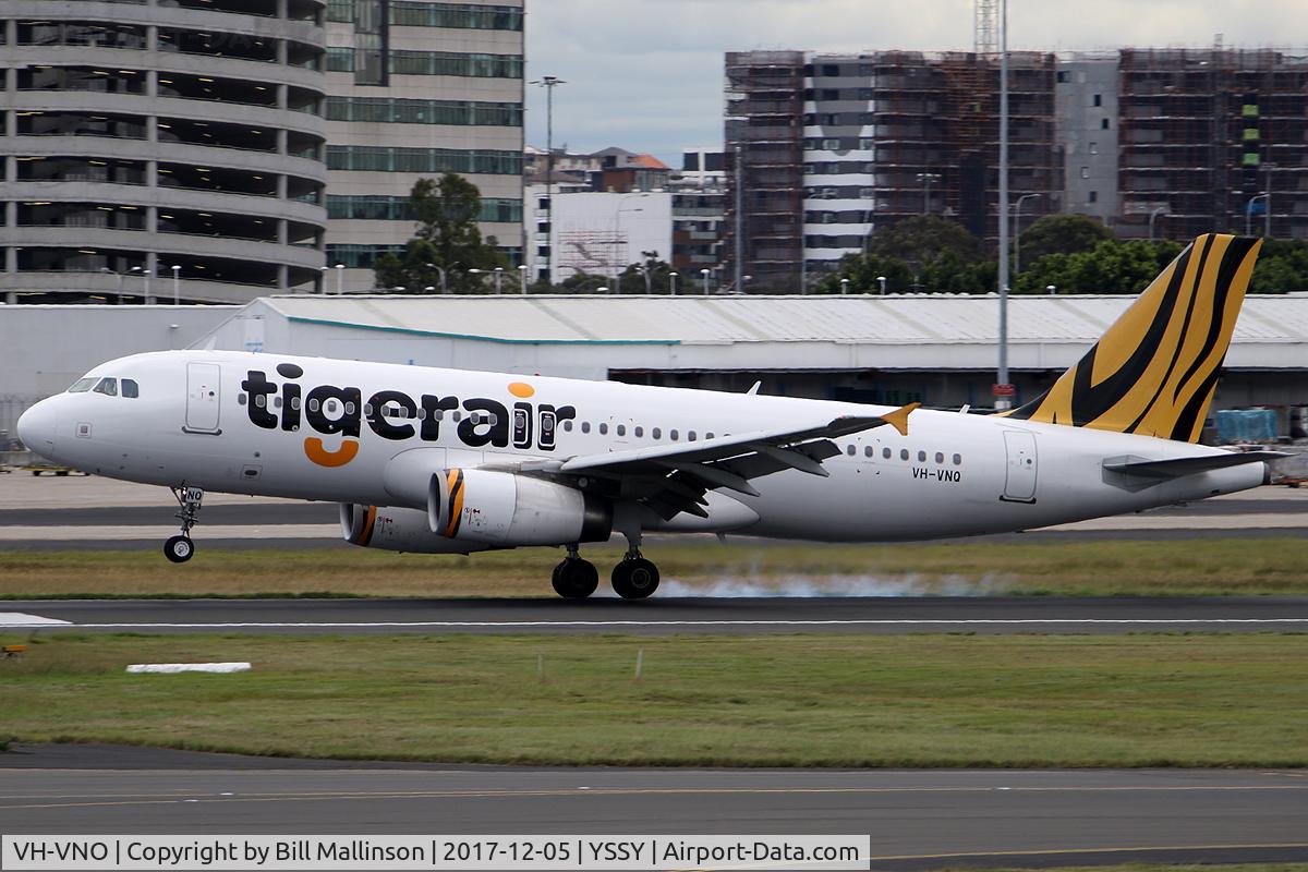 VH-VNO, 2009 Airbus A320-232 C/N 4053, onto 16R