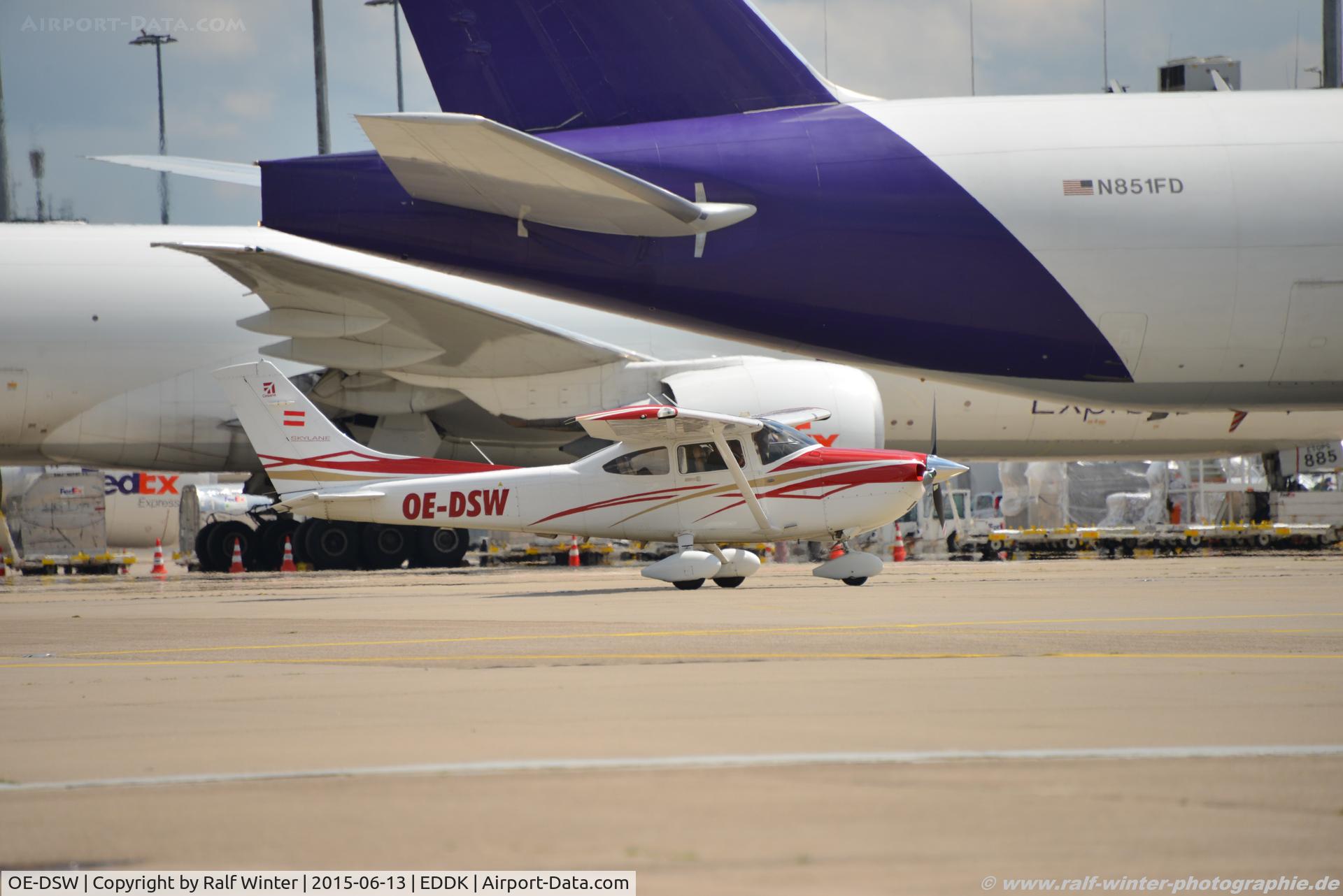 OE-DSW, 2007 Cessna 182T Skylane C/N 18282028, Cessna 182T Skylane - Union Sportfliegergruppe - 18282028 - OE-DSW - 13.06.2015 - CGN