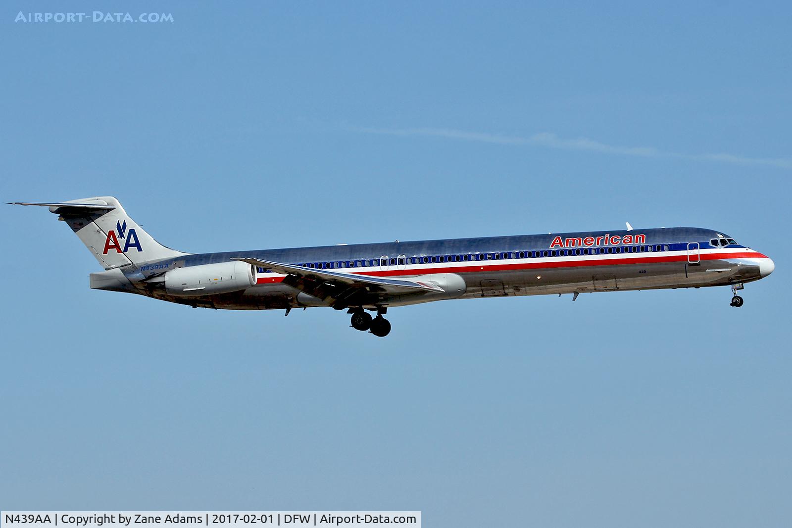 N439AA, 1987 McDonnell Douglas MD-83 (DC-9-83) C/N 49457, Arriving at DFW Airport