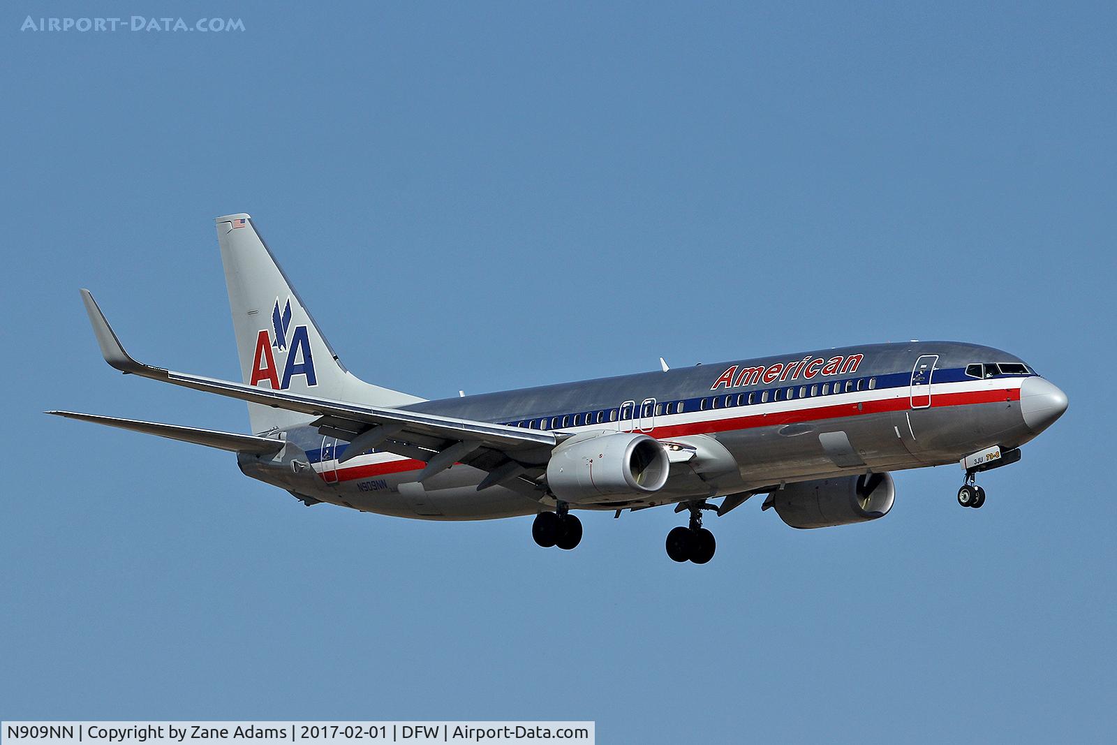 N909NN, 2012 Boeing 737-823 C/N 31159, Arriving at DFW Airport