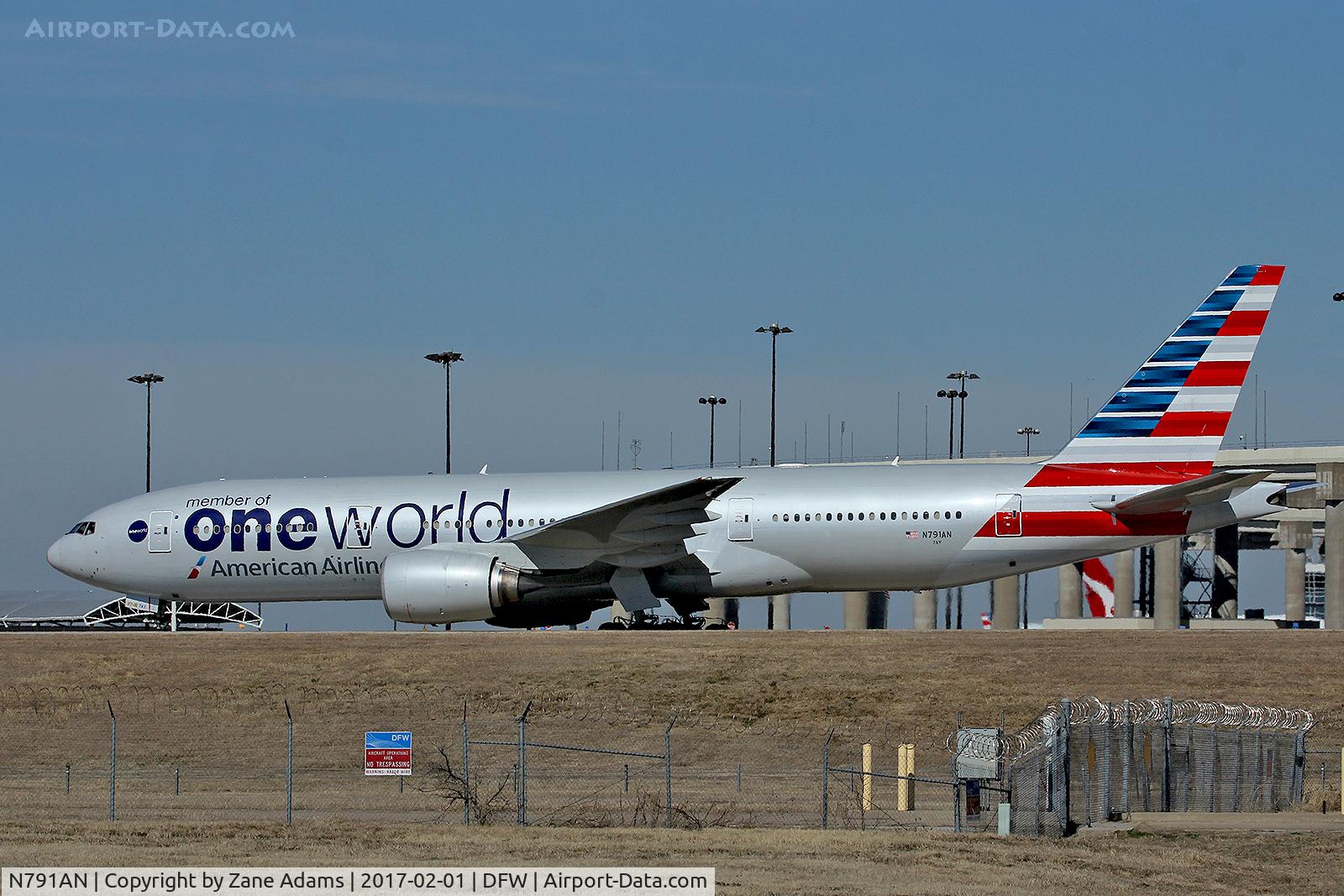 N791AN, 2000 Boeing 777-223/ER C/N 30254, Arriving at DFW Airport