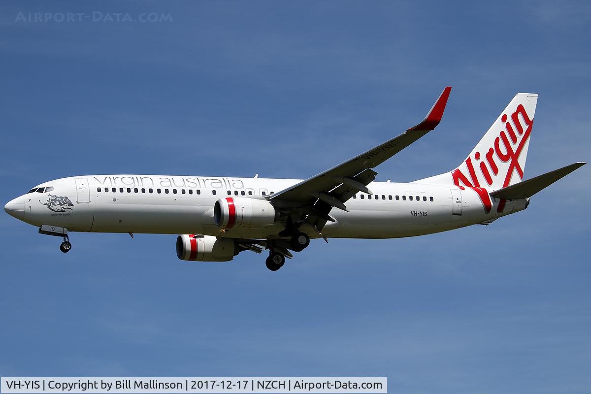 VH-YIS, 2012 Boeing 737-8FE C/N 39926, IN FROM BNE