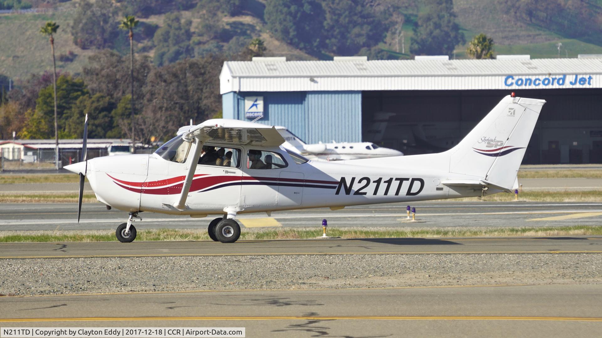 N211TD, 2000 Cessna 172S C/N 172S8524, Buchanan Field Concord California 2017.