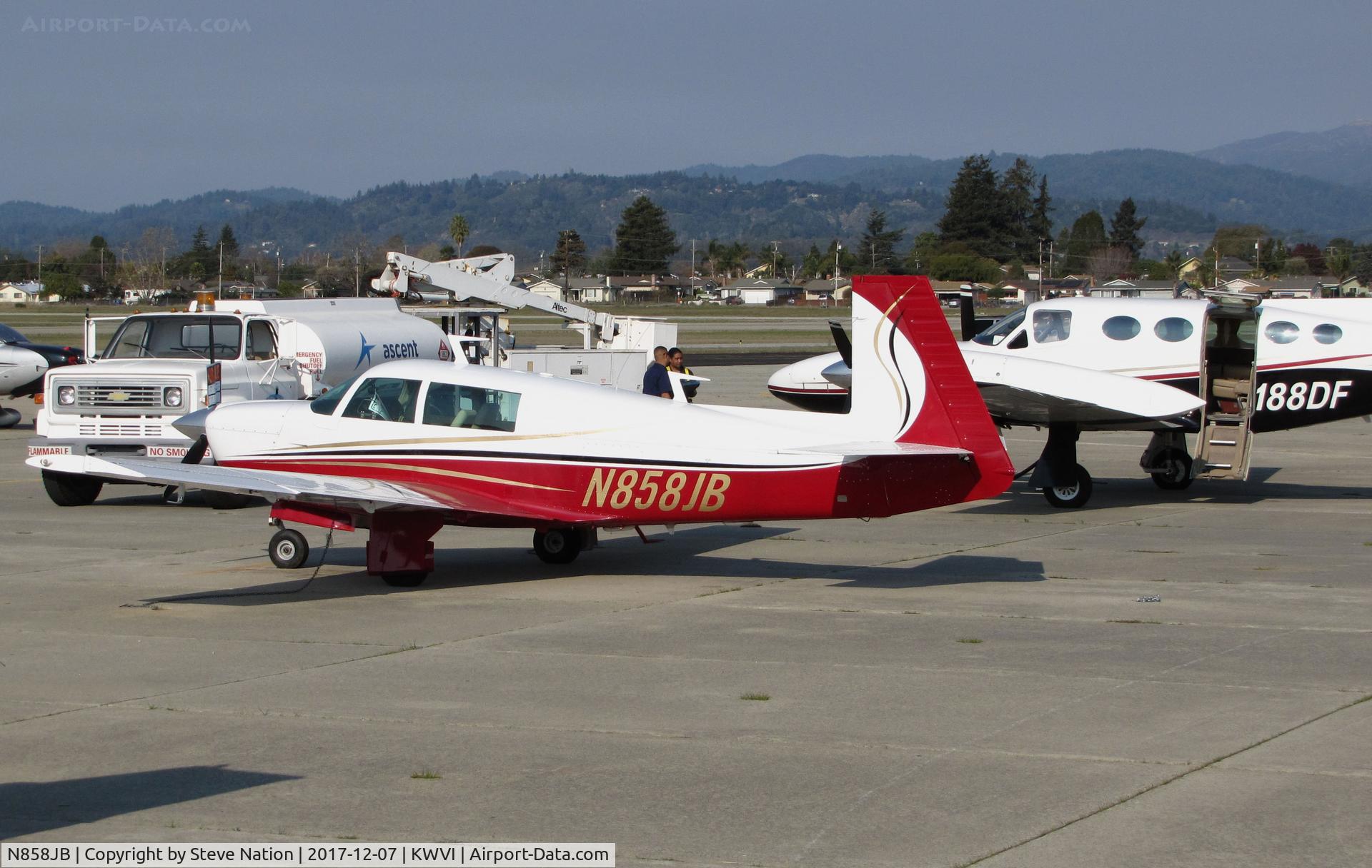 N858JB, 1977 Mooney M20J 201 C/N 24-0376, Beautifully painted 1977 Mooney M20J visiting @ Watsonville Municipal Airport, CA (Huron Ag Helicopters, Coalinga, CA is owner but for sale on December 7, 2017)
