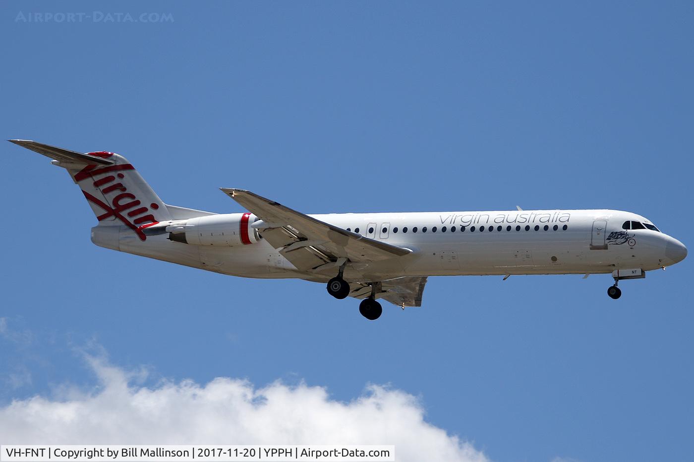 VH-FNT, 1995 Fokker 100 (F-28-0100) C/N 11461, on finals