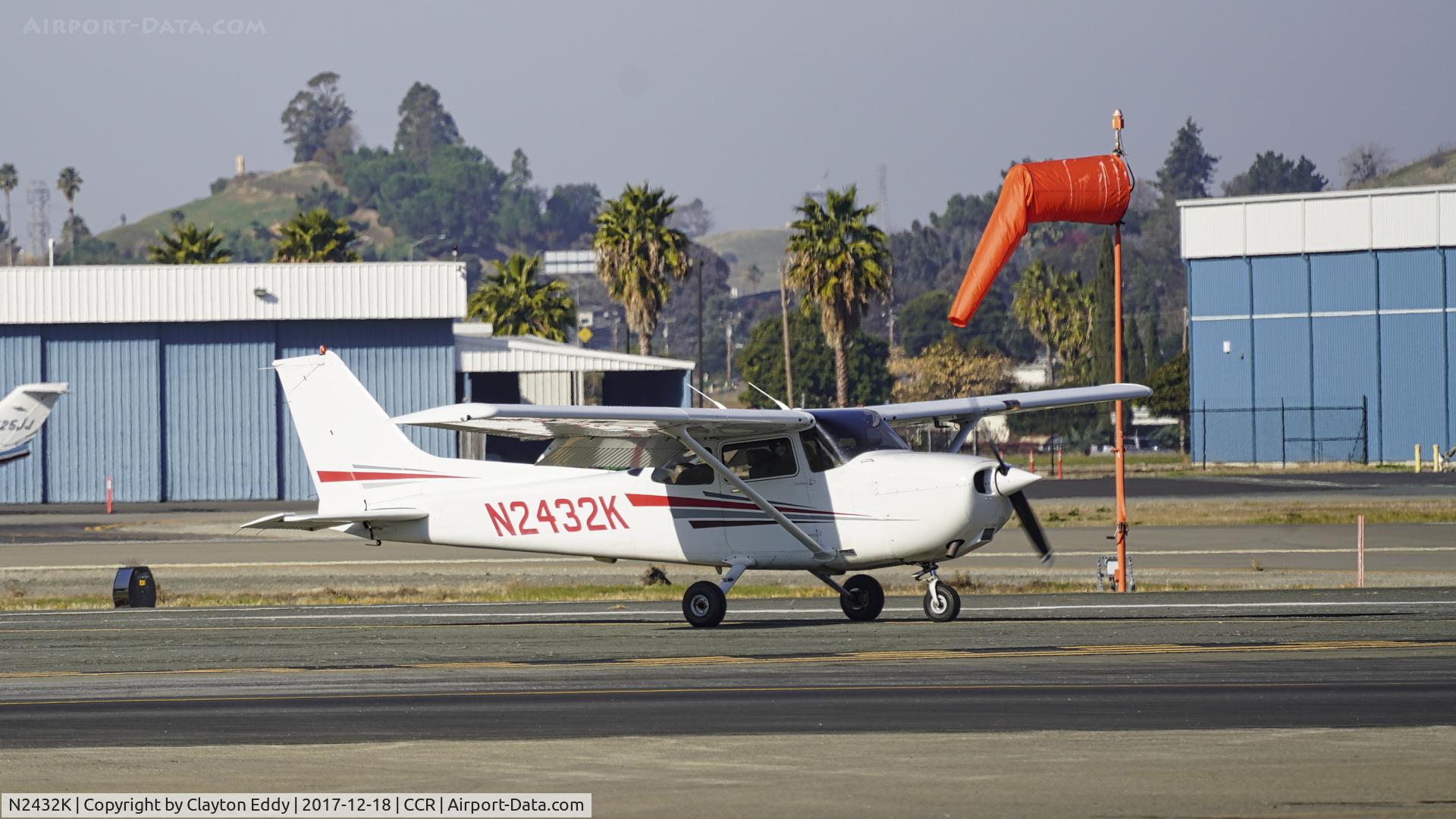 N2432K, 2000 Cessna 172R C/N 17280870, Buchanan Field Concord California 2017.