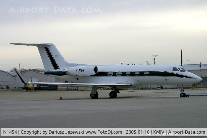 N1454, 1982 Gulfstream American G-1159A Gulfstream III C/N 350, Gulfstream Aerospace G-III (G-1159A) C/N 350, N1454