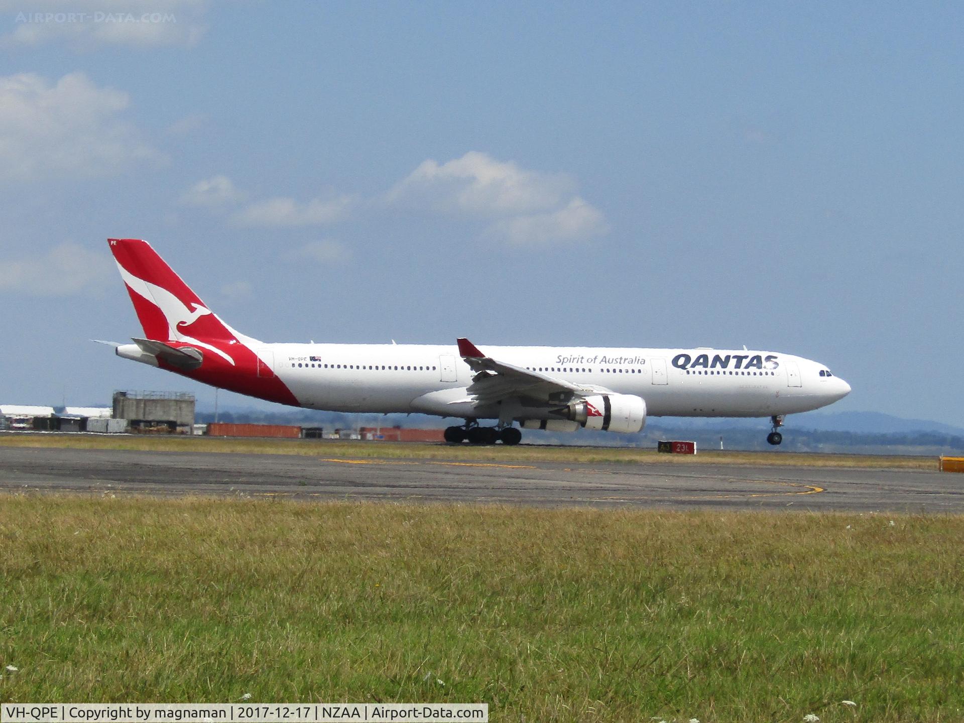 VH-QPE, 2004 Airbus A330-303 C/N 0593, slowing down