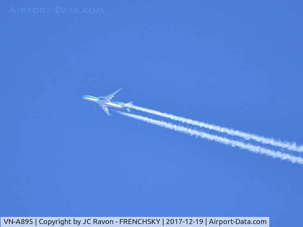 VN-A895, 2017 Airbus A350-941 C/N 173, Overflying Bordeaux city flight level 300, Vietnam Airlines F-WZHK test flight.