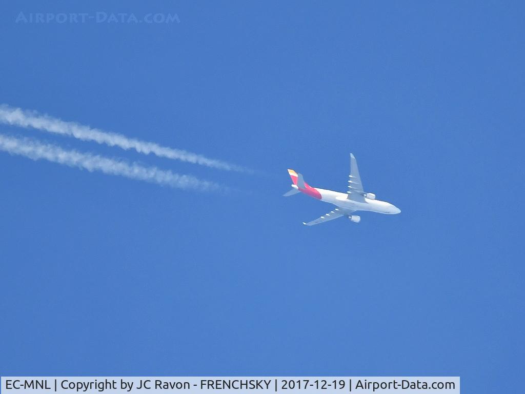 EC-MNL, 2016 Airbus A330-202 C/N 1761, Overflying Bordeaux city flight level 320, IB6801 /IBE6801 Madrid to Tokyo